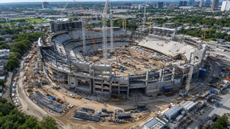 How Mid-Size Contractors Move Up to Larger Commercial Projects